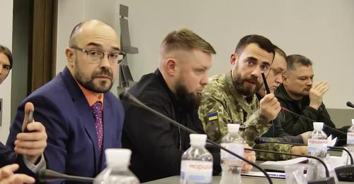 15 грудня о 10:30 адвокат Адвокатського об'єднання "Баррістерс", інструктор Навчальний Центр ДГВ Виктор Яценко прийме участь у круглому столі на тему: “Військова служба в умовах воєнного стану. Проблемні аспекти соціального і правового захисту”.