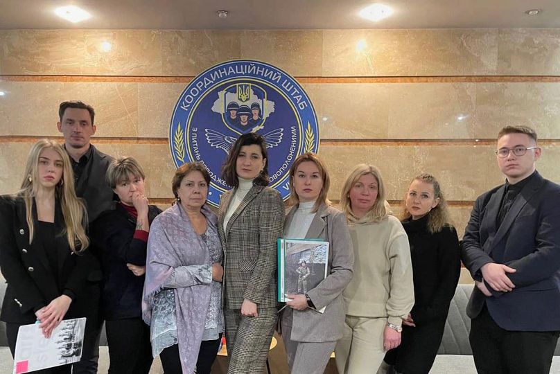 АО "Баррістерс" продовжує допомагати сім'ям військовополонених