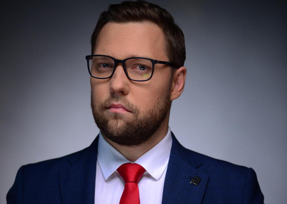Партнер АО «BARRISTERS», адвокат Олексій Шевчук пропонує усіх депутатів та службовців перевіряти примусово в психіатрів та психологів